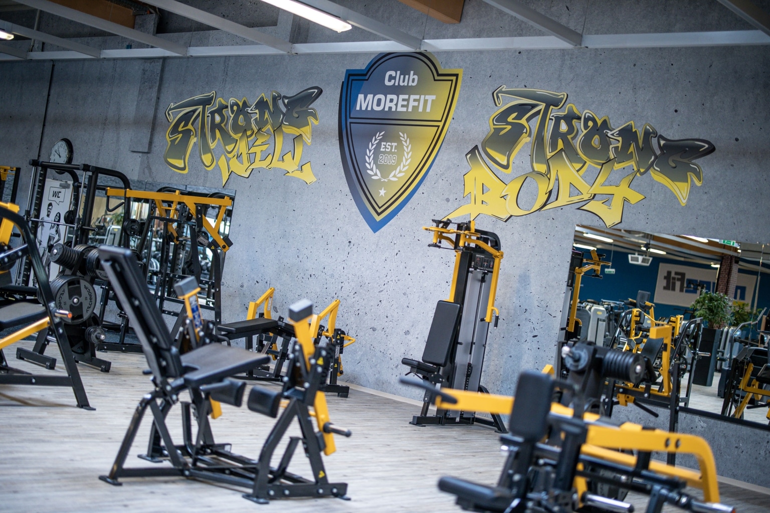 Hochwertige Trainingsgeräte Morefit Fitnessstudio Fürstenfeld