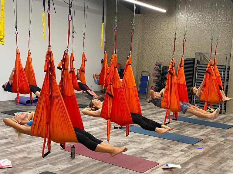 Aerial Yoga im Morefit Fitnessstudio Gleisdorf